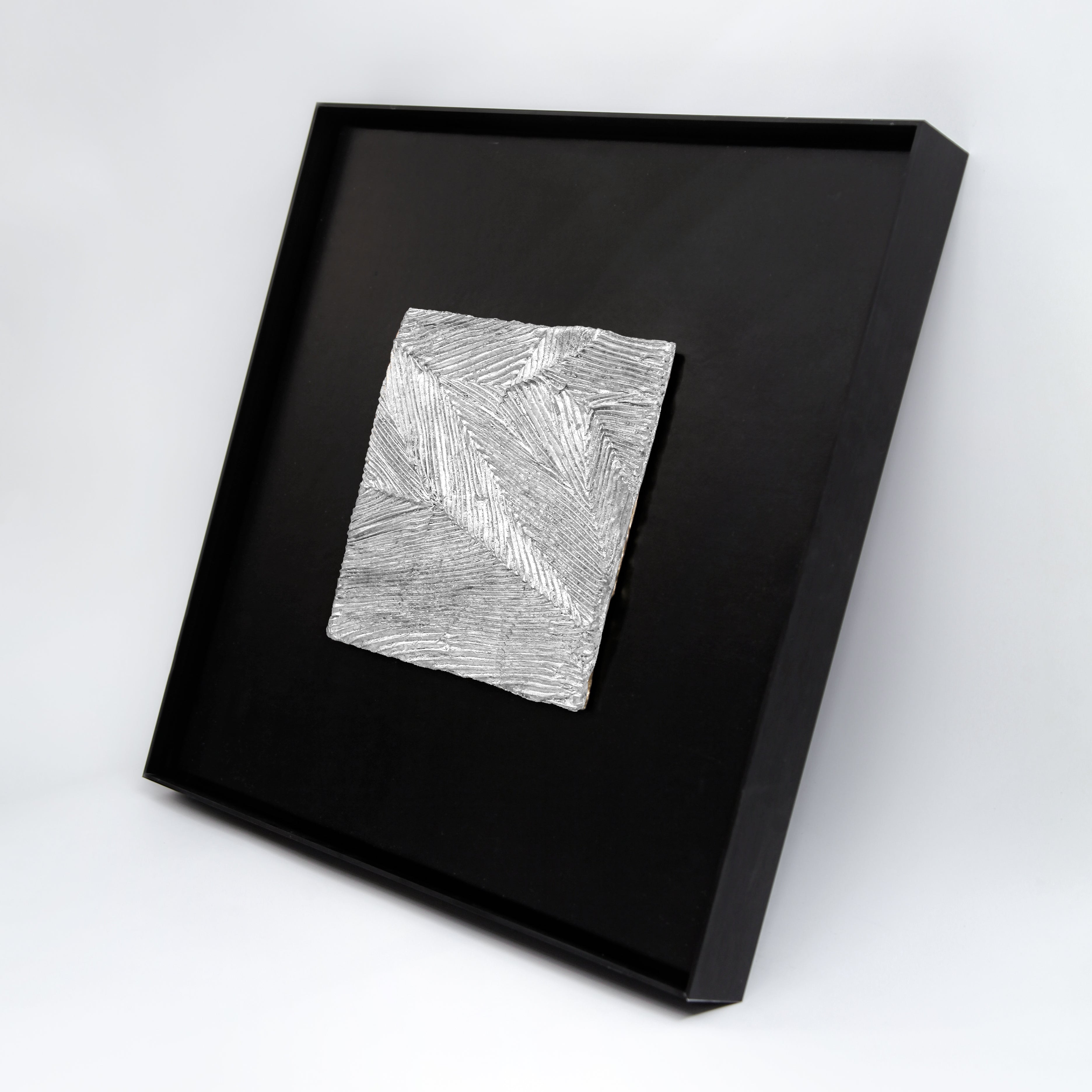 Meridian — Silve Foil · Aura Frame